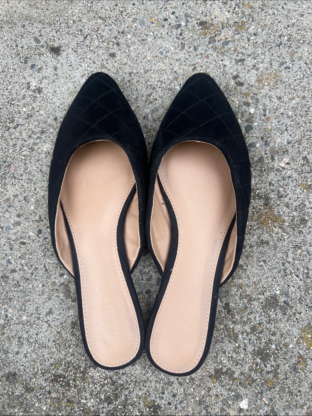 LOFT Black Quilted Mule Flats Sz 7, top looks new!